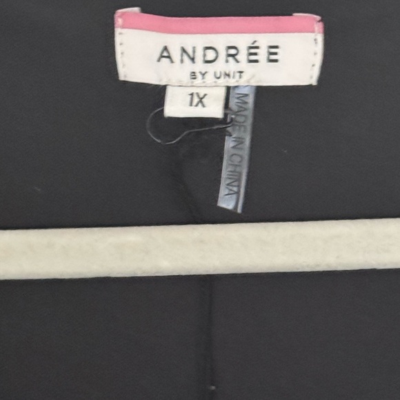 BEAUTIFUL sequin wrap dress 💃🏼! NWT!! - Picture 3 of 7